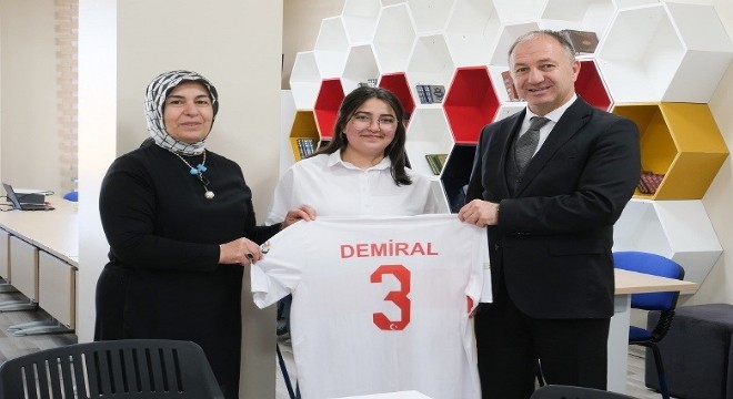 ‘Yurtlig'den Merih Demiral'ın formasını kazandı